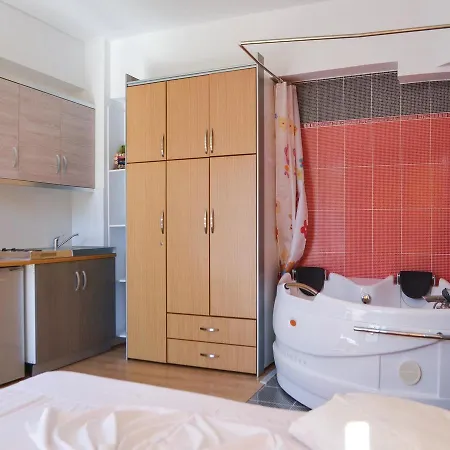 Studio In Ksamil * بورش